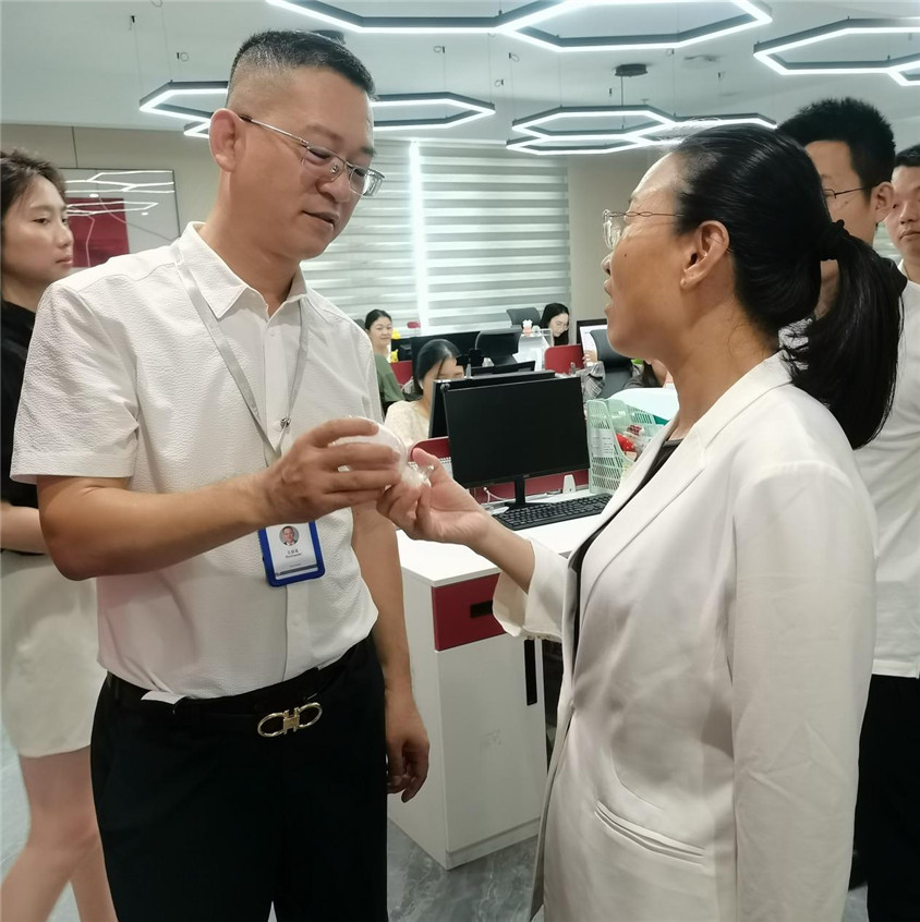 区向导莅临指导，，，，，，相助助力自贸港